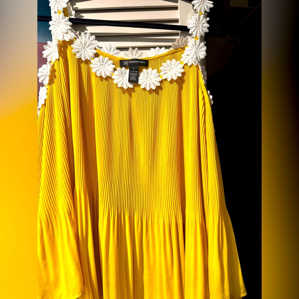 I.N.C. INC international concepts daisy cold shoulder top spring/summer L swing